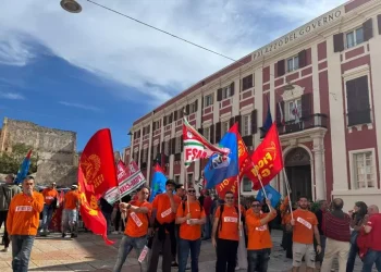 Vertenza Bekaert, protesta dei sindacati in Prefettura a Cagliari