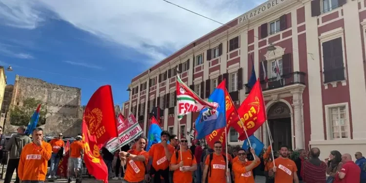 Vertenza Bekaert, protesta dei sindacati in Prefettura a Cagliari