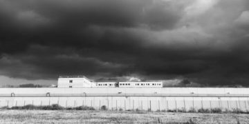 Rivolta dentro il Cpr di Macomer: presidio anarchico solidale