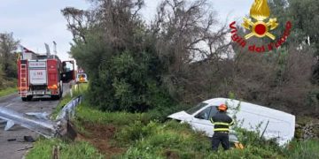 Col furgone esce di strada a Cuglieri: una persona in gravi condizioni