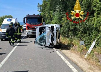 Oliena, scontro tra due auto: i conducenti trasportati in ospedale