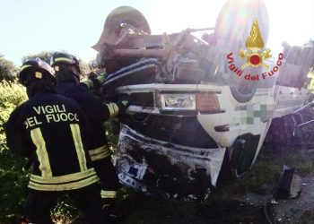 Gravissimo incidente sulla SS 196 Villacidro: scontro tra auto e furgone, due persone ferite