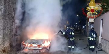 Paura a Maracalagonis, auto a fuoco nella notte: minacciata una casa