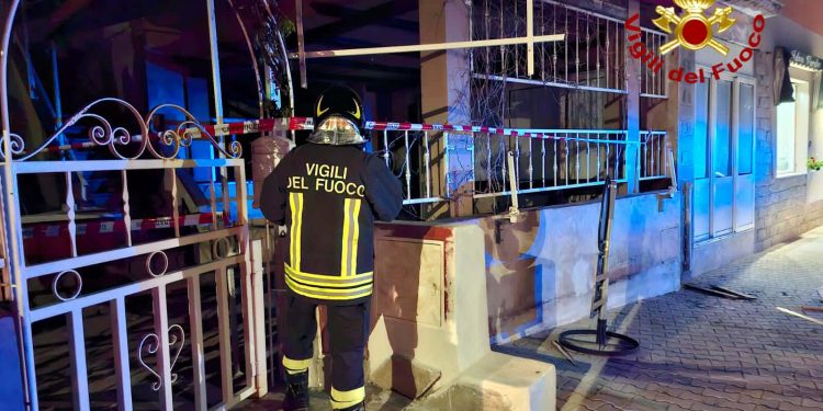 Terrore a San Teodoro: ordigno esplode in un ristorante