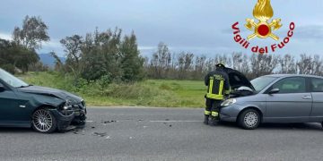 Scontro tra due auto ad Arborea: un ferito