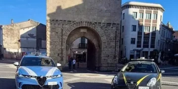 Gdf e Polizia trovano 10 reperti di età nuragica in casa di un oristanese