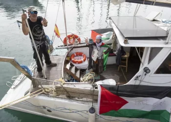 Salpa da Barcellona una nuova Flotilla per Gaza, mille attivisti a bordo