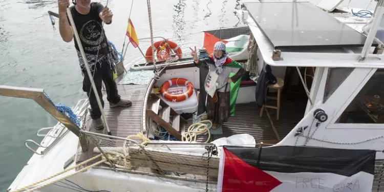 Salpa da Barcellona una nuova Flotilla per Gaza, mille attivisti a bordo