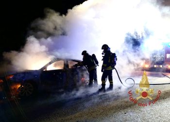 Paura a Villasor, auto in fiamme nella notte