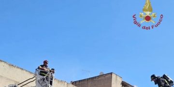 Paura a Cagliari, in fiamme canna fumaria di un ristorante