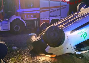 Cannigione, si ribalta con il furgone: un ferito