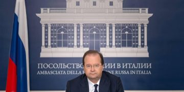 Giornalista insulta Giorgia Meloni, le parole dell’ambasciata Russa