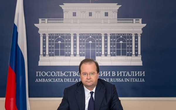 Giornalista insulta Giorgia Meloni, le parole dell’ambasciata Russa