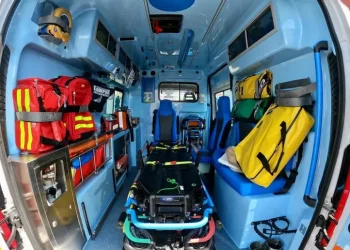 Bimba di 18 mesi rimane incastrata nel tosaerba, è gravissima