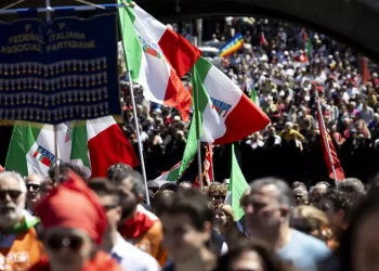 Colpi di pistola ad aria compressa a Roma contro due iscritti all’Anpi, ferita una coppia