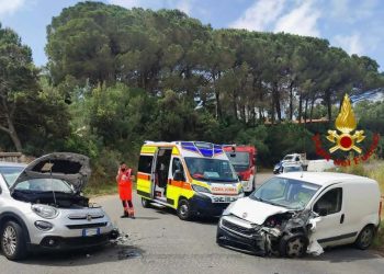 Arzachena, due auto si sono scontrate frontalmente: una persona ricoverata