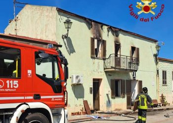 Paura a Erula, in fiamme abitazione
