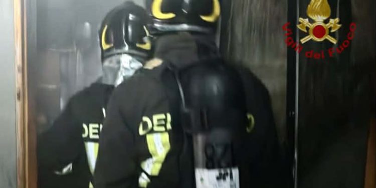 Paura a Cagliari, cantina in fiamme a Sant’Elia