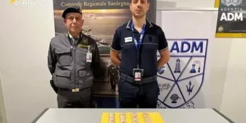 Sbarca a Cagliari con 116 ovuli di eroina nell’intestino, arrestato