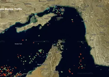 Petroliera cinese attraversa lo Stretto di Hormuz dopo il blocco Usa