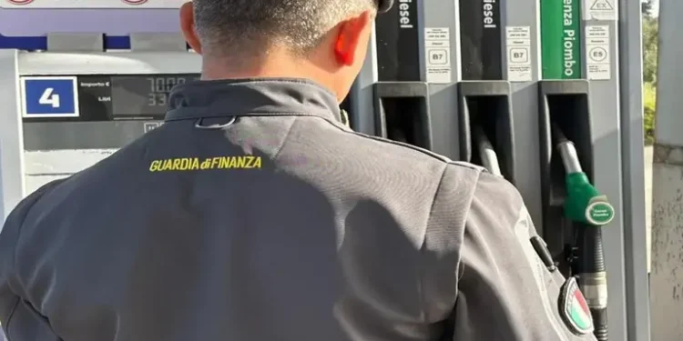 Oristano, controlli sui distributori di carburanti: riscontrate irregolarità nel 30% dei casi