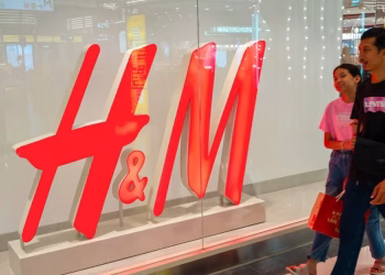 H&M chiude 160 negozi nel 2026
