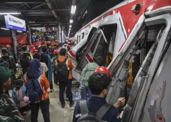 Scontro fra treni in Indonesia: il bilancio sale ancora, 14 morti e 84 feriti