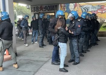 Laurentino 38, a Roma in corso lo sgombero del centro sociale