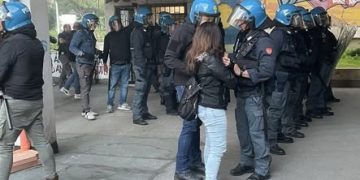 Laurentino 38, a Roma in corso lo sgombero del centro sociale