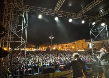 A Sant’Antioco in migliaia da tutta la Sardegna: grandi numero per il concerto de Le Vibrazioni