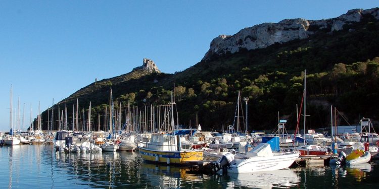 Cagliari, un nuovo totem salvavita a Marina Piccola