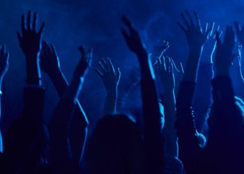 Spari in una discoteca, muore un 43enne