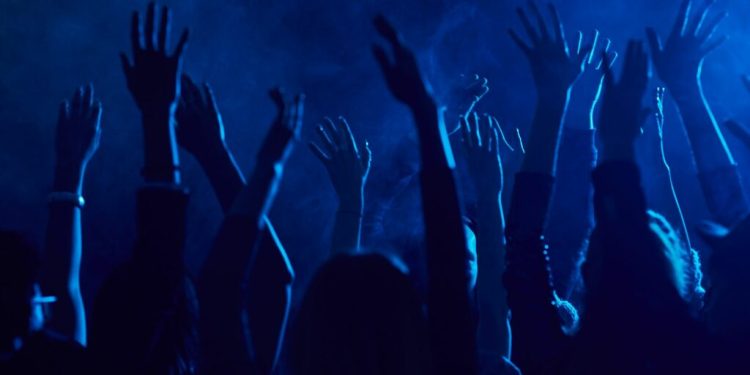 Spari in una discoteca, muore un 43enne