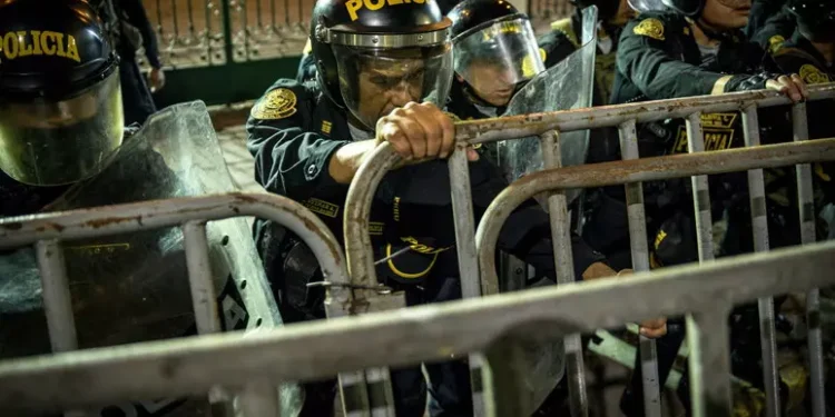 Perù, almeno un morto e 47 feriti allo stadio di Lima