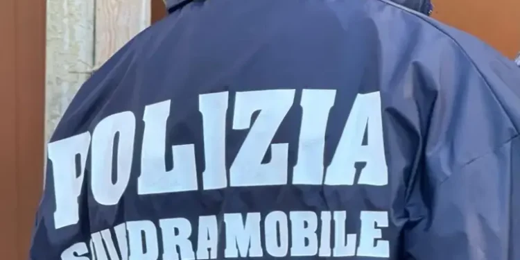 Cagliari, trovato in casa con cocaina e banconote false: arrestato un 28enne