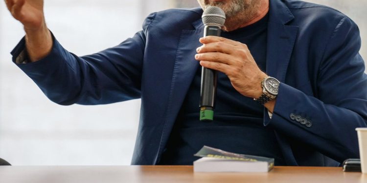 Pino Rinaldi fa sold out a Cagliari per il suo spettacolo sul mostro di Firenze