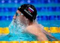 La Federazione mondiale di nuoto riammette gli atleti russi e bielorussi con bandiera e inno