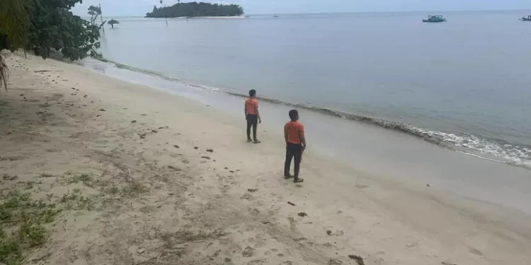 Forte terremoto di magnitudo 7.3 in mare in Indonesia, un morto