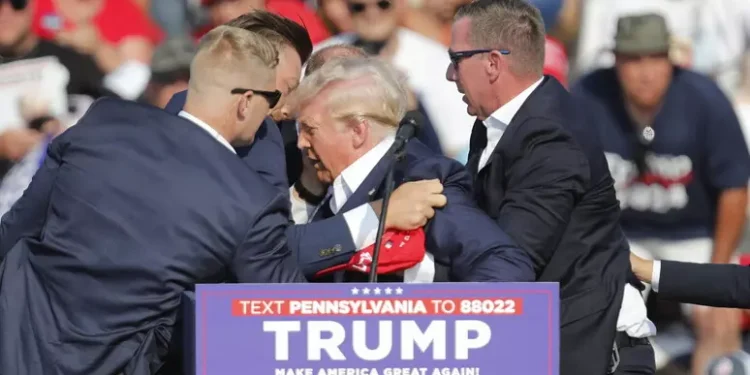 Il mondo Maga in fermento, ‘l’attentato a Trump era una messinscena’