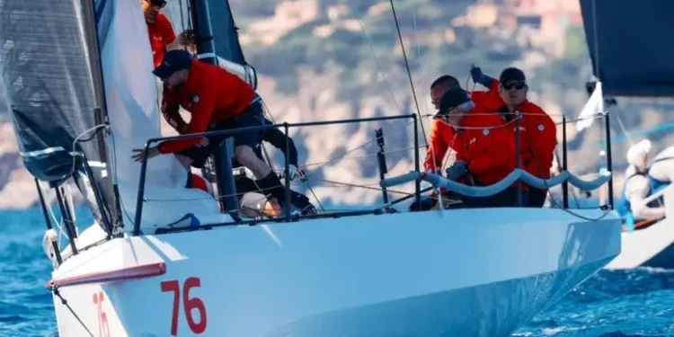 Vela: il team italiano Stig vince il Cape 31 Med Round 1 a Porto Cervo