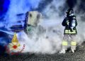 Paura a Santu Lussurgiu, in fiamme imballatrice in un’azienda agricola