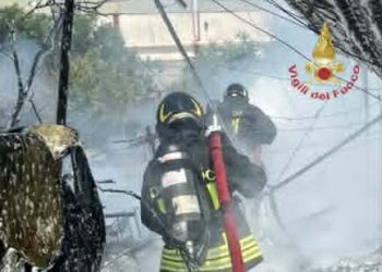 Inferno di fuoco nel Sud Sardegna: fiamme a Decimomannu, Assemini e Villacidro