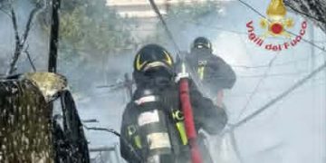 Inferno di fuoco nel Sud Sardegna: fiamme a Decimomannu, Assemini e Villacidro