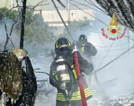Inferno di fuoco nel Sud Sardegna: fiamme a Decimomannu, Assemini e Villacidro