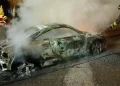 Paura a Cala Gonone, auto a fuoco e pacco sospetto davanti a casa del proprietario