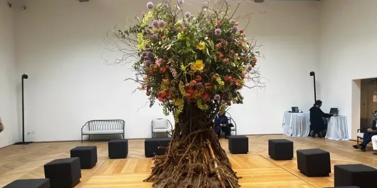Aperto il Padiglione russo alla Biennale, musica e tanti fiori