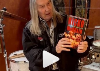 Nicko McBrain, il batterista storico degli Iron Maiden annuncia l’autobiografia “Hello Boys And Girls!”