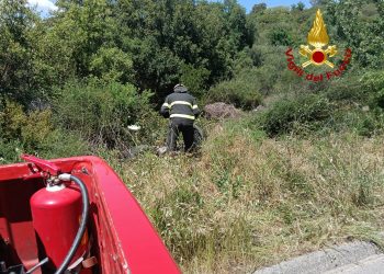 Motociclista esce di strada vicino a Orani, trovato senza vita dopo due ore