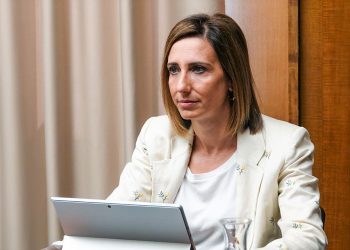Trasporto aereo, l’assessora Barbara Manca: “La continuità territoriale è un servizio pubblico essenziale, convochiamo il comitato di monitoraggio”