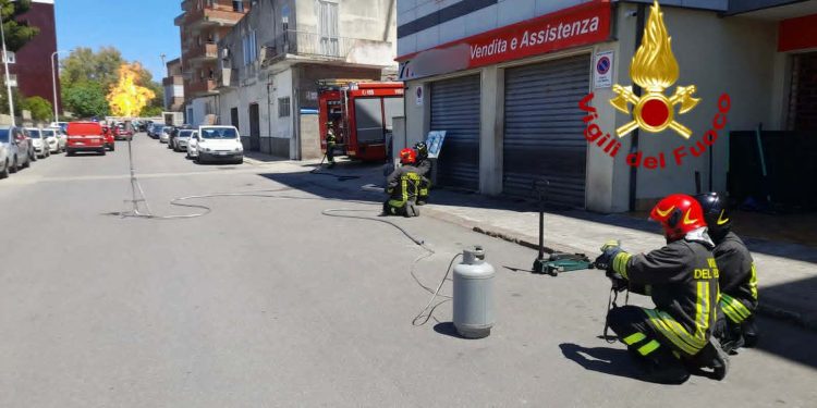 Paura a Sassari, in fiamme abitazione